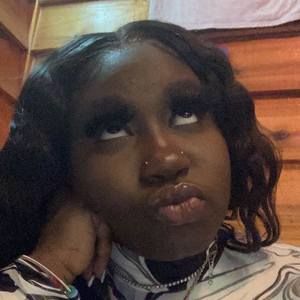 Meet your Posher, Tee